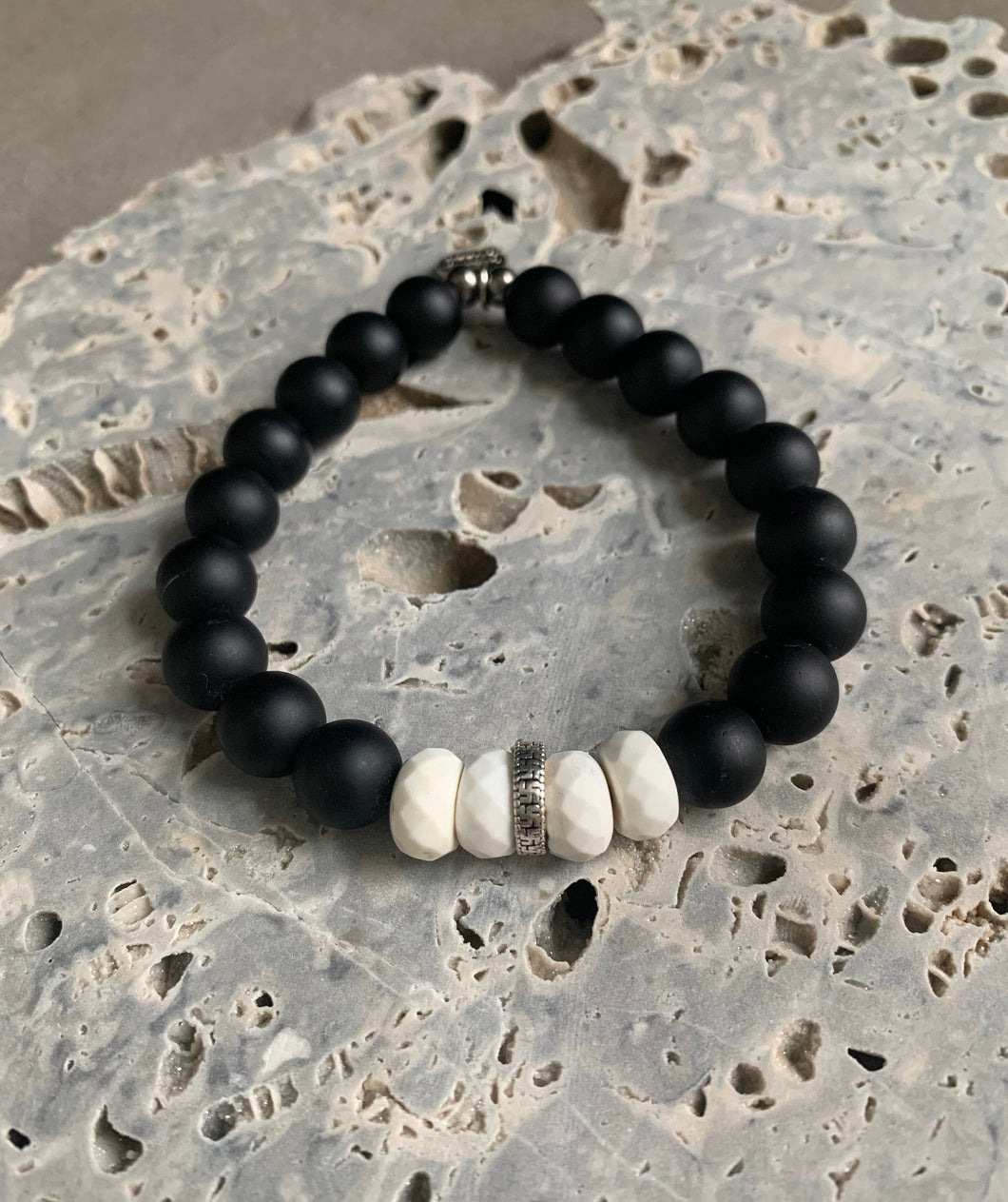 Mens white and black agate with sterling focal beaded bracelet
