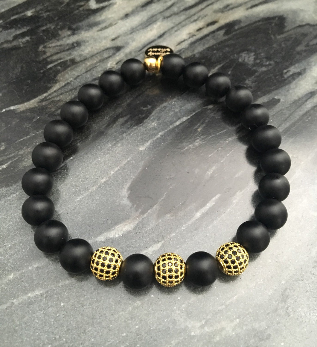 Mens gold/black crystal & matte agate beaded stretch bracelet